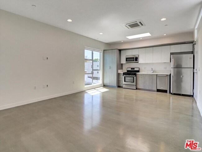 Foto del edificio - 12114 Idaho Ave
