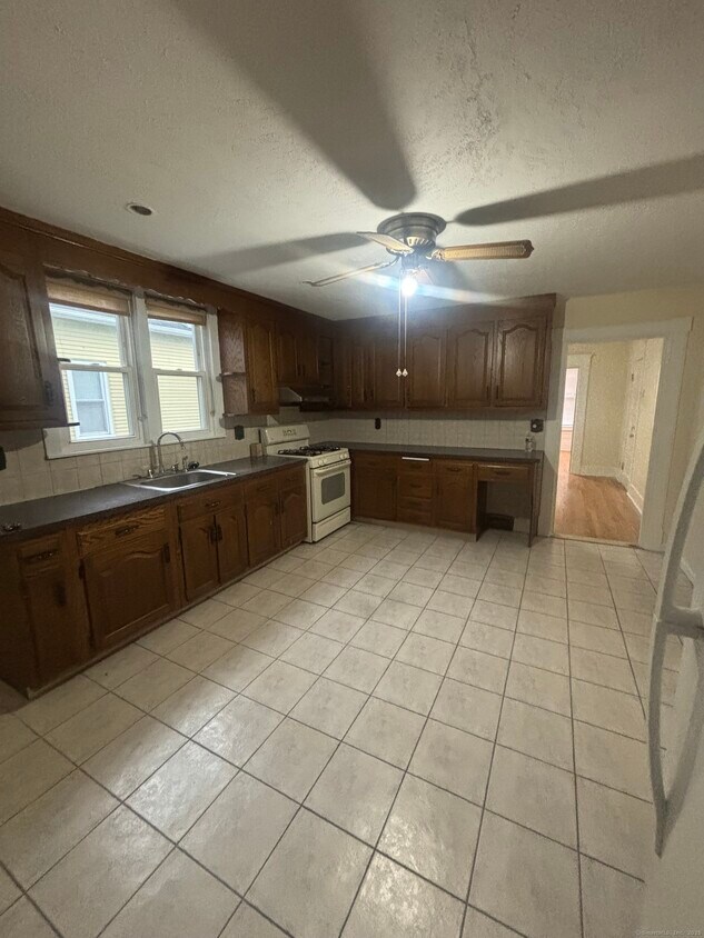 Foto principal - 85 S Burritt St