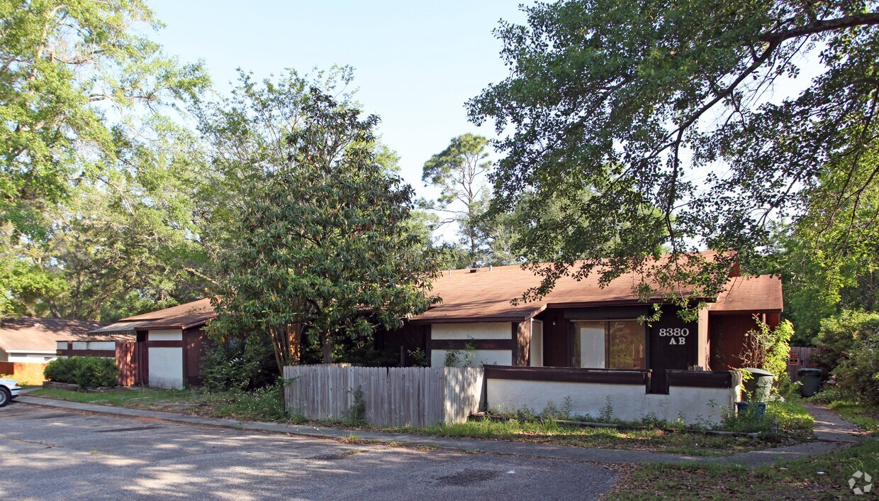 Primary Photo - 8380 Country Walk Dr