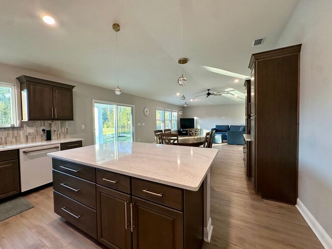Building Photo - Serene Cul De Sac Home with Gorgeous Views!