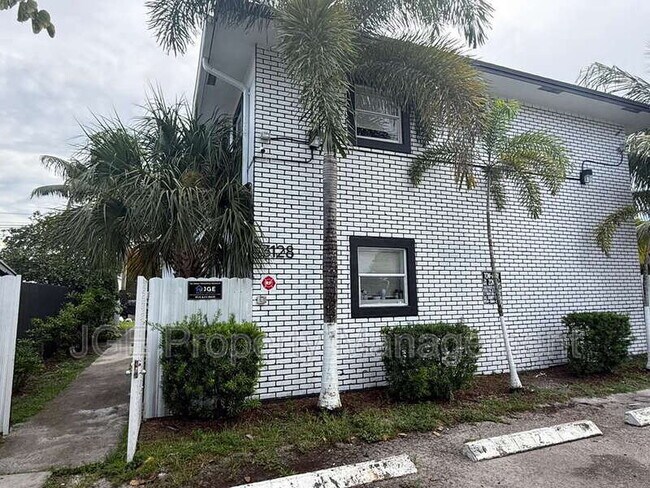 Foto del edificio - 3128 SW 12th Pl