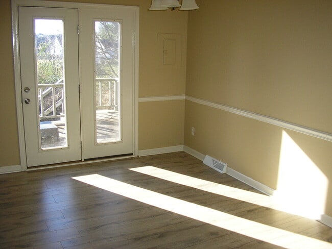 Building Photo - 3239 Spring Hollow