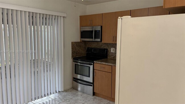 Foto del edificio - 408 NE 18th Ave