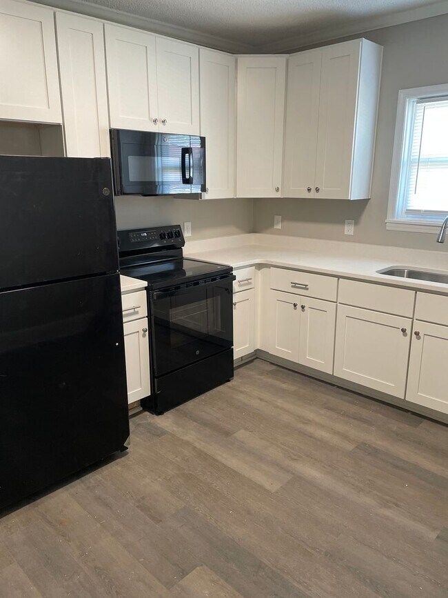 Foto del edificio - 631 Junia Ave