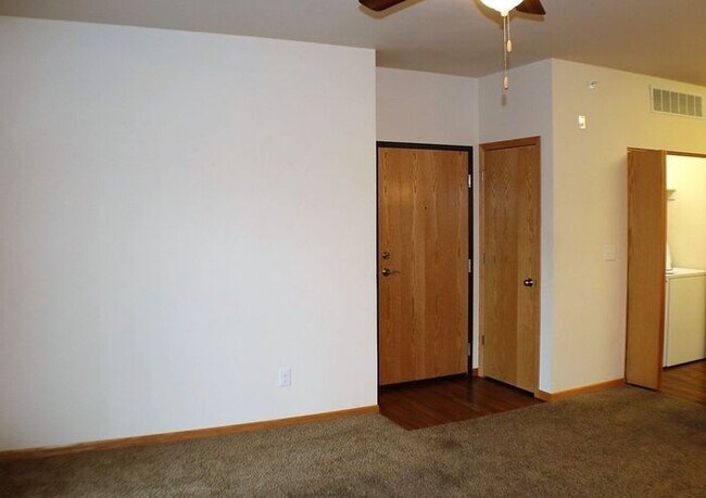 Foto del edificio - $1,200 | 2 Bedroom, 2 Bathroom Condo | No ...