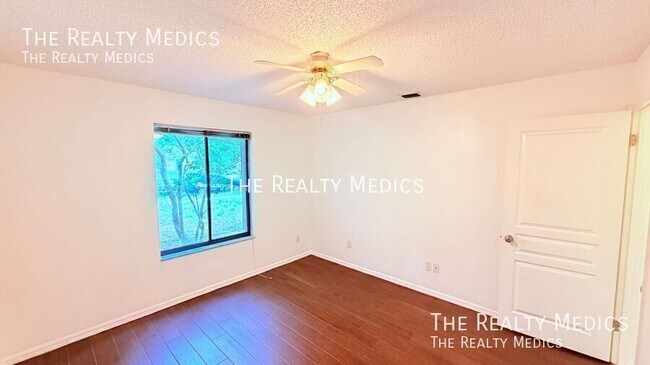 Building Photo - 909 Gazell Trail