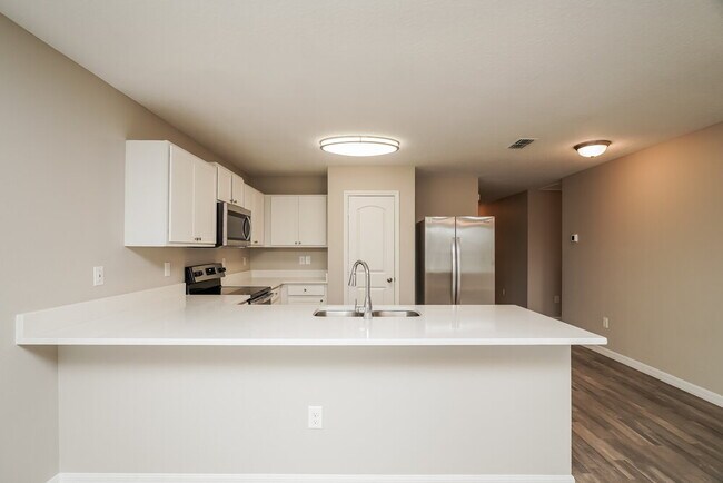 Building Photo - 333 Elderberry Ct