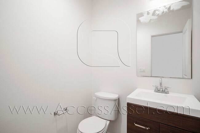 Building Photo - Beautiful Two Story Home 3 bed/2.5 Bath Located In Quiet Cul De Sac In Lake Elsinore!