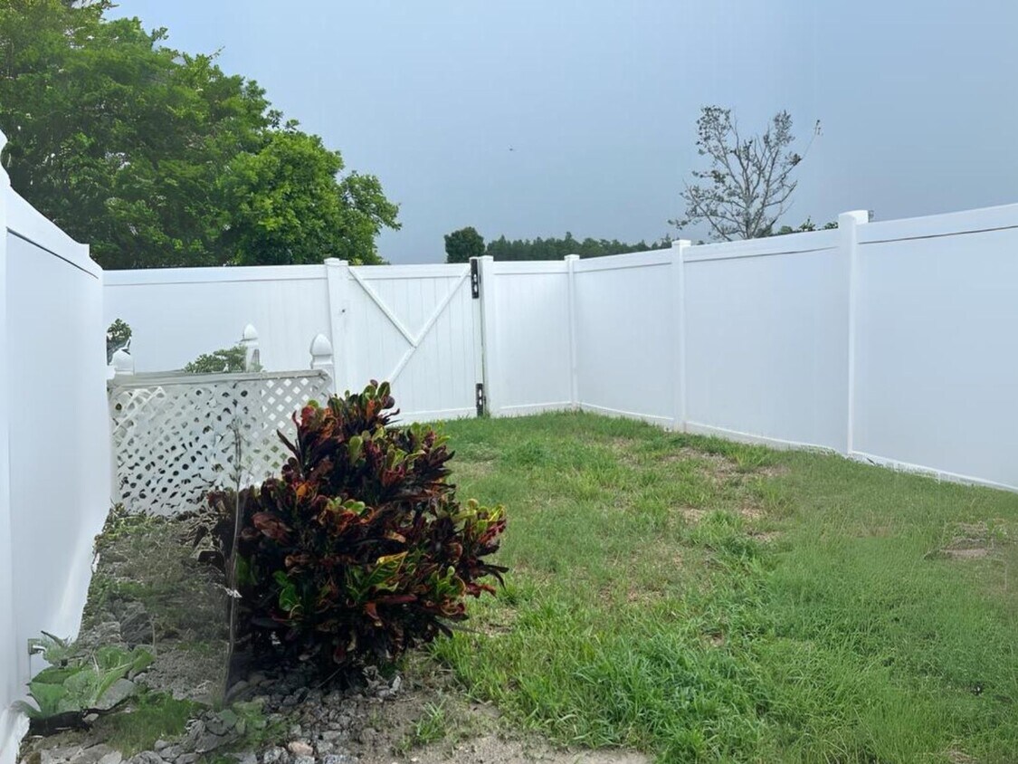 Foto del edificio - 17354 Lawn Orchid Loop