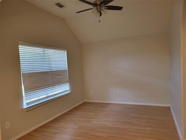 Building Photo - 6822 Chester Oak Dr