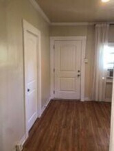 Building Photo - 205 1/2 Lake Shore Ter