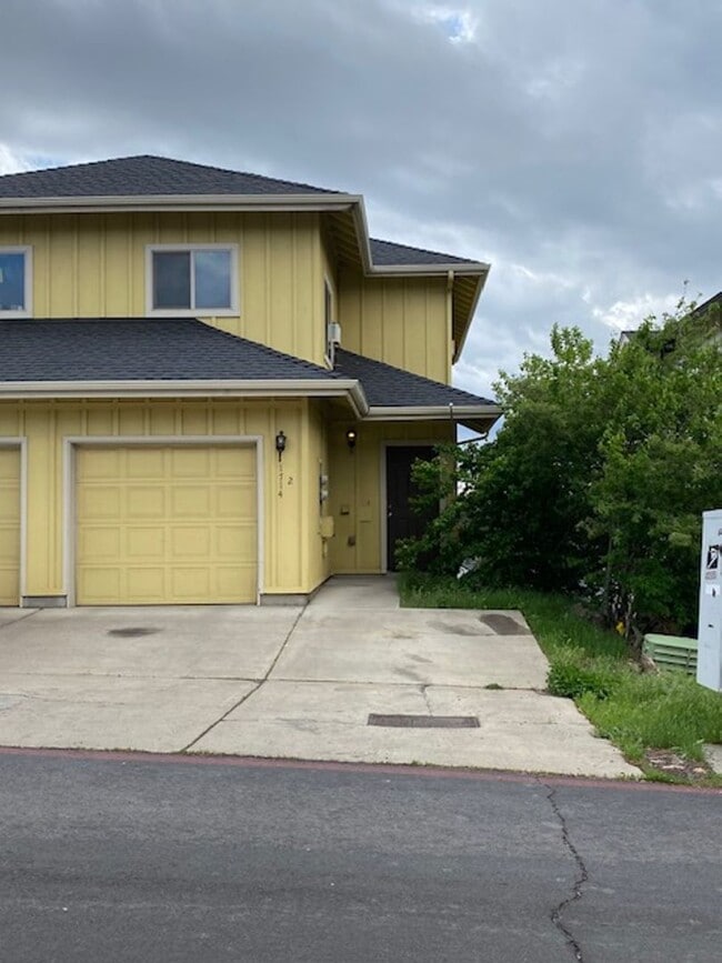 Building Photo - 1714 NE Lotus Dr