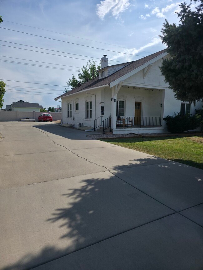 Building Photo - 163 W 400 S