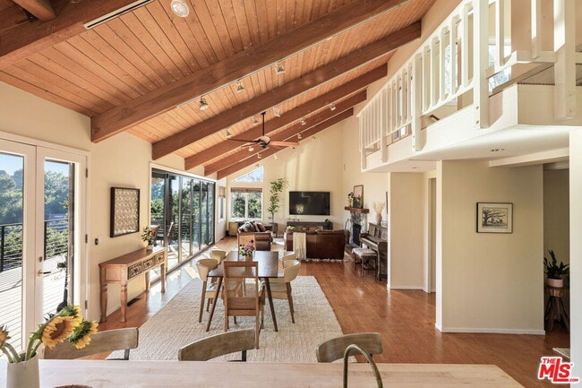 Building Photo - 21338 Colina Dr