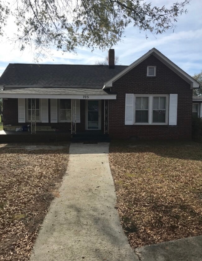 Building Photo - Spacious Pelzer Home