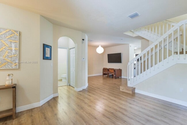 Building Photo - 3324 W 90th St