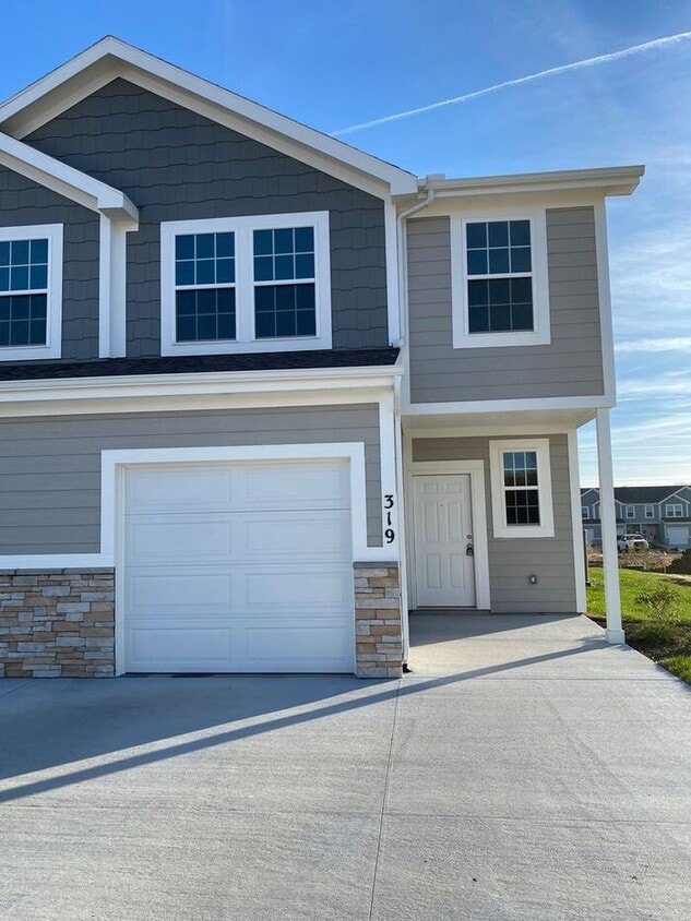 3 Bedroom / 2.5 Bathroom in Louisburg, KS! House for Rent in Louisburg, KS