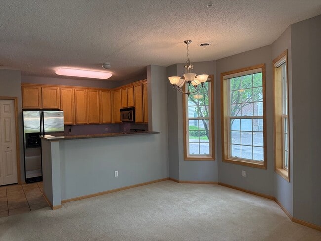 Building Photo - Modern & Cozy 3 Bedroom Townhome In Apple ...