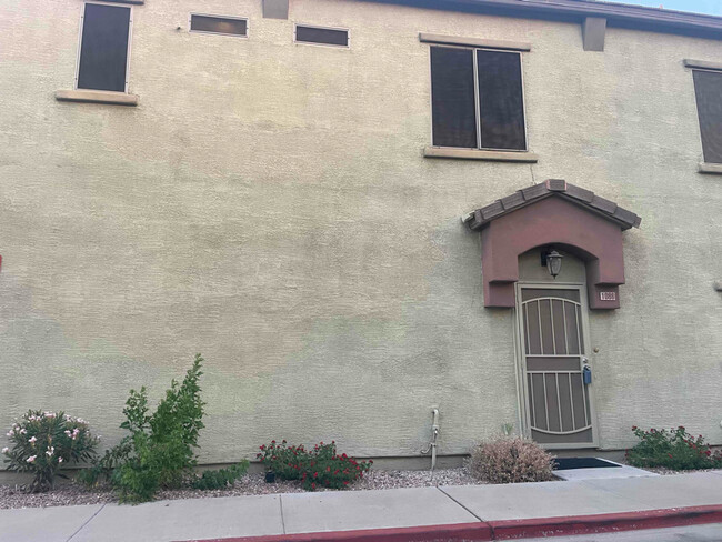 Building Photo - 2150 E Bell Rd