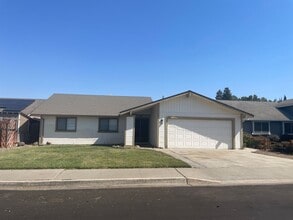 Building Photo - 861 Cloverland Way