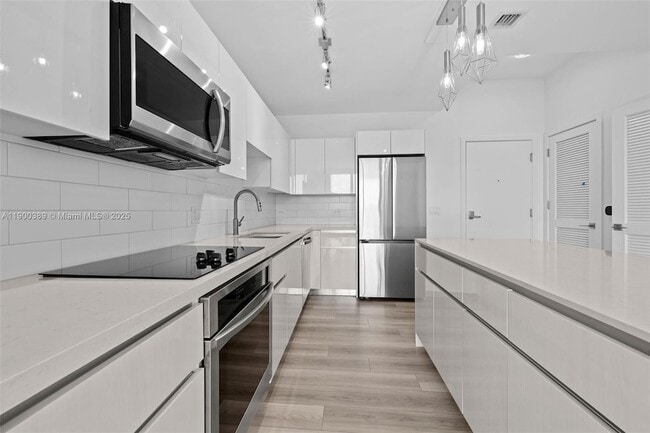 Foto del edificio - 101 Diplomat Pkwy