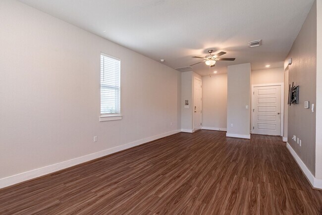 Building Photo - Stunning 3 bedrooms, 2.5 bathrooms home in Easton Park!!!