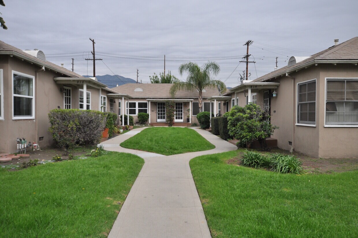 Property Front - 418 N Glenwood Plz