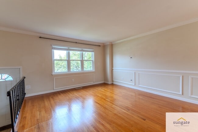 Building Photo - 945 Stormont Cir