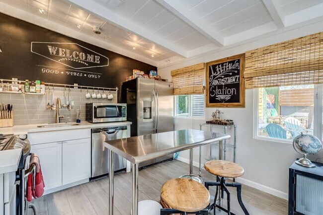Building Photo - Chic Duplex in Tucson 1 of 2