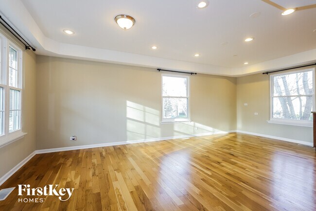 Foto del edificio - 509 Surrey Ridge Dr