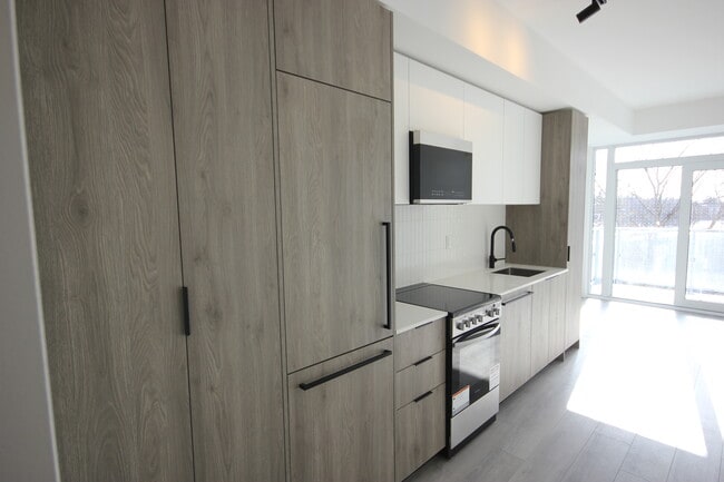 Building Photo - Highland Commons