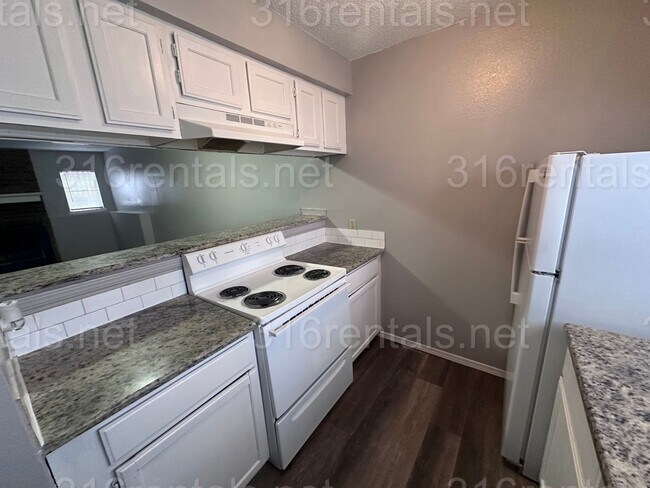 Building Photo - 1625 S Beech St