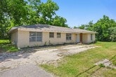 Primary Photo - CHARMING AND QUAINT 4 bedroom, 2 bathroom ...