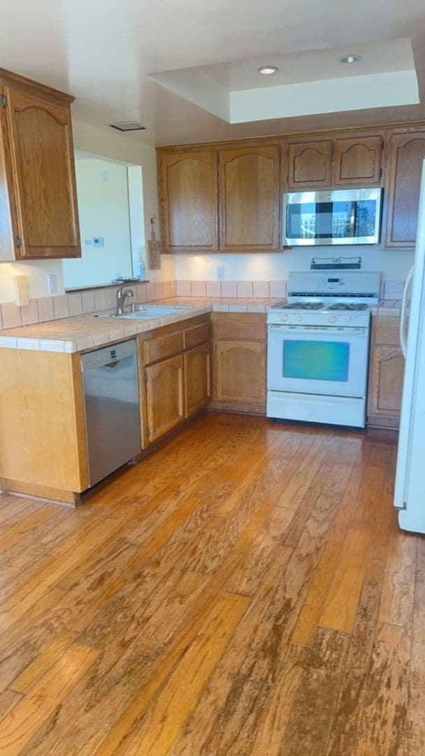 Building Photo - OCEAN VIEW Home in the gated Community of ...