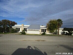 Building Photo - 421 Watts Ln