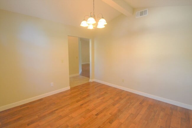 Building Photo - 1154 Dorwinion Dr