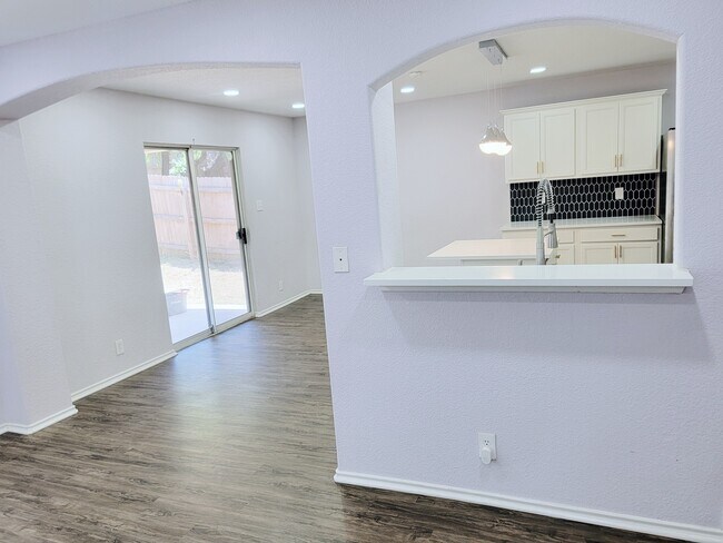 Foto del edificio - 7818 Mainland Woods
