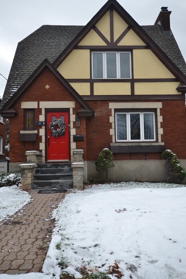 Building Photo - 456 Holland Av