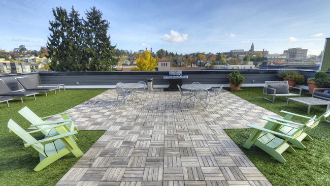Rianna Apartments Seattle Wa Rooftop With Grilling Area Rianna