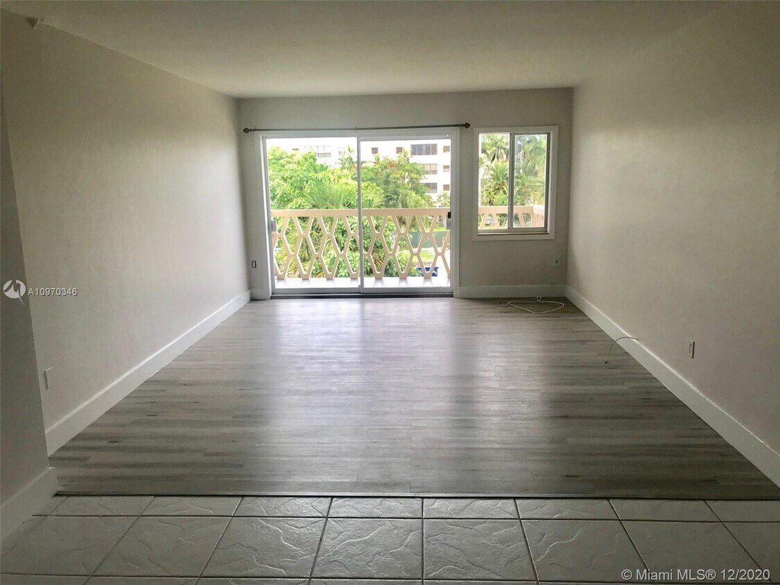 Foto principal - 10001 W Bay Harbor Dr