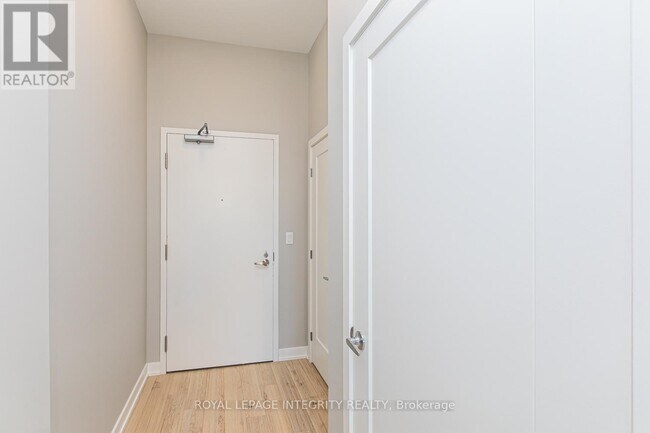 Building Photo - 570-570 De Mazenod Ave