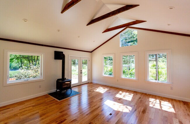Foto del edificio - 31 Lake Hill Rd