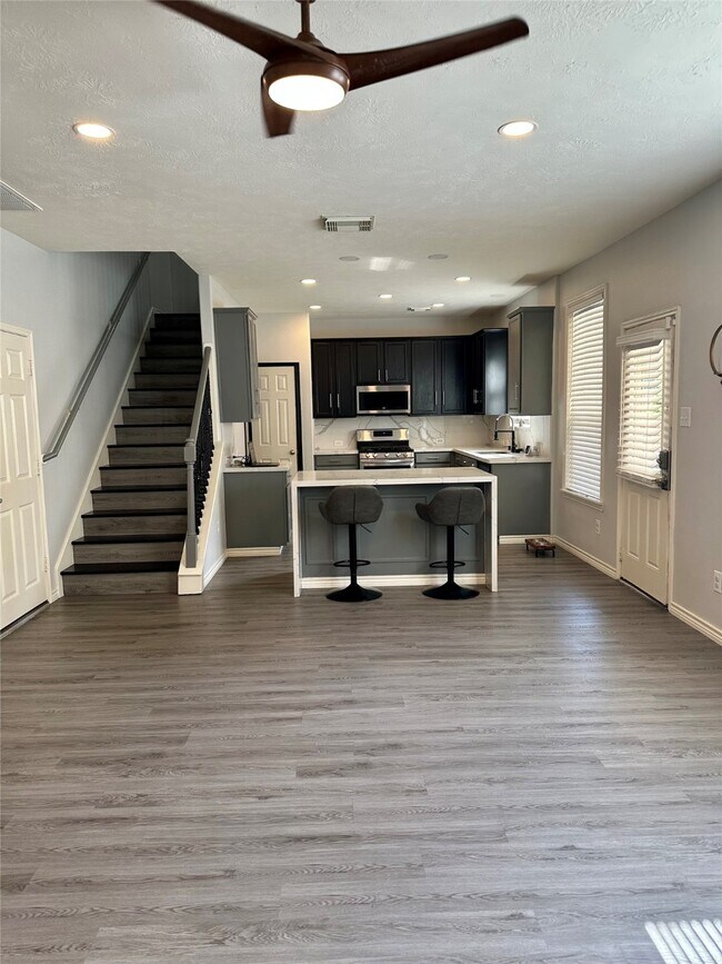 Foto del edificio - 9102 Rolling Rapids Rd