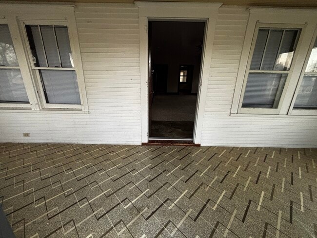 Porch - 523 S Montana St