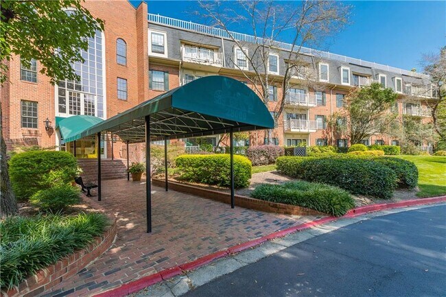 Building Photo - 28106 Plantation Dr NE