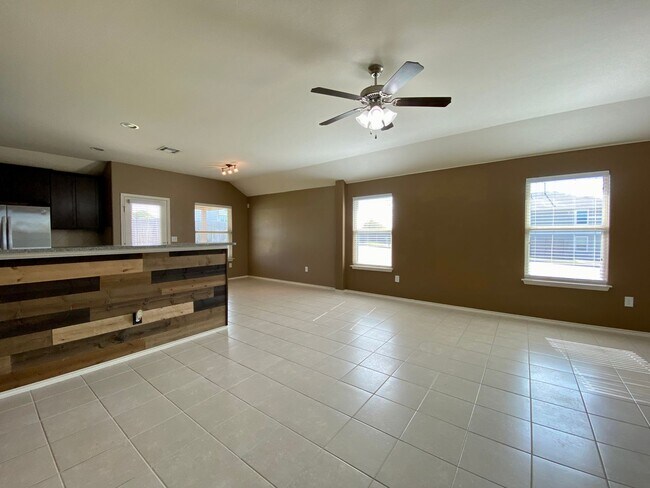 Foto del edificio - 466 Eagle Brook Ln
