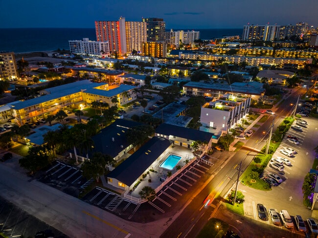 Foto del edificio - 1020 N Riverside Dr