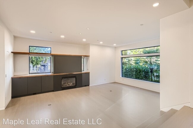 Building Photo - 4 br, 3.5 bath House - 3240 Evergreen Poin...