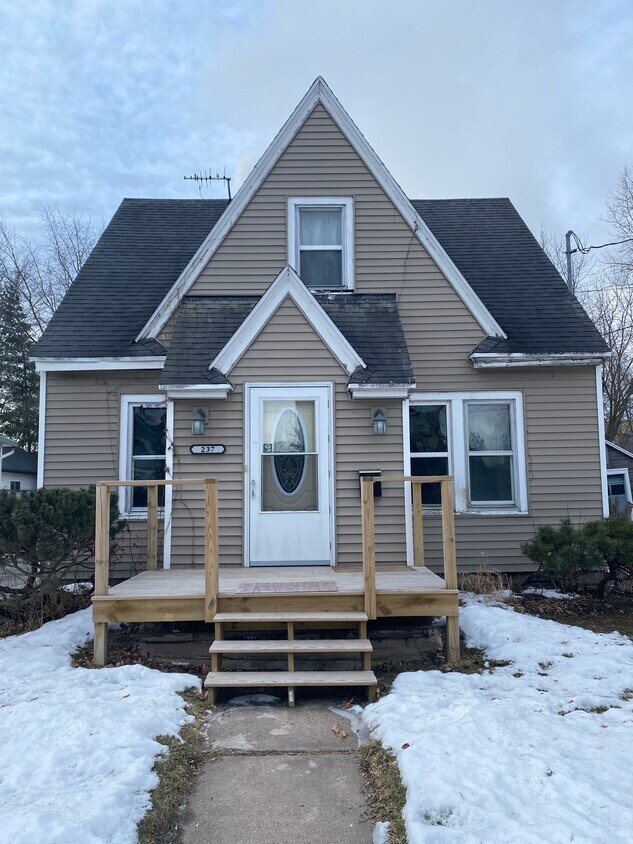 237 Lake St, Menasha, WI 54952 House Rental in Menasha, WI