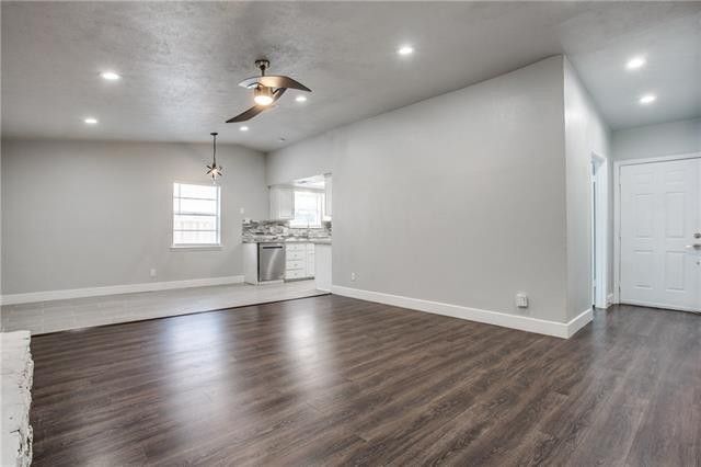 Foto del edificio - 641 Cove Hollow Dr